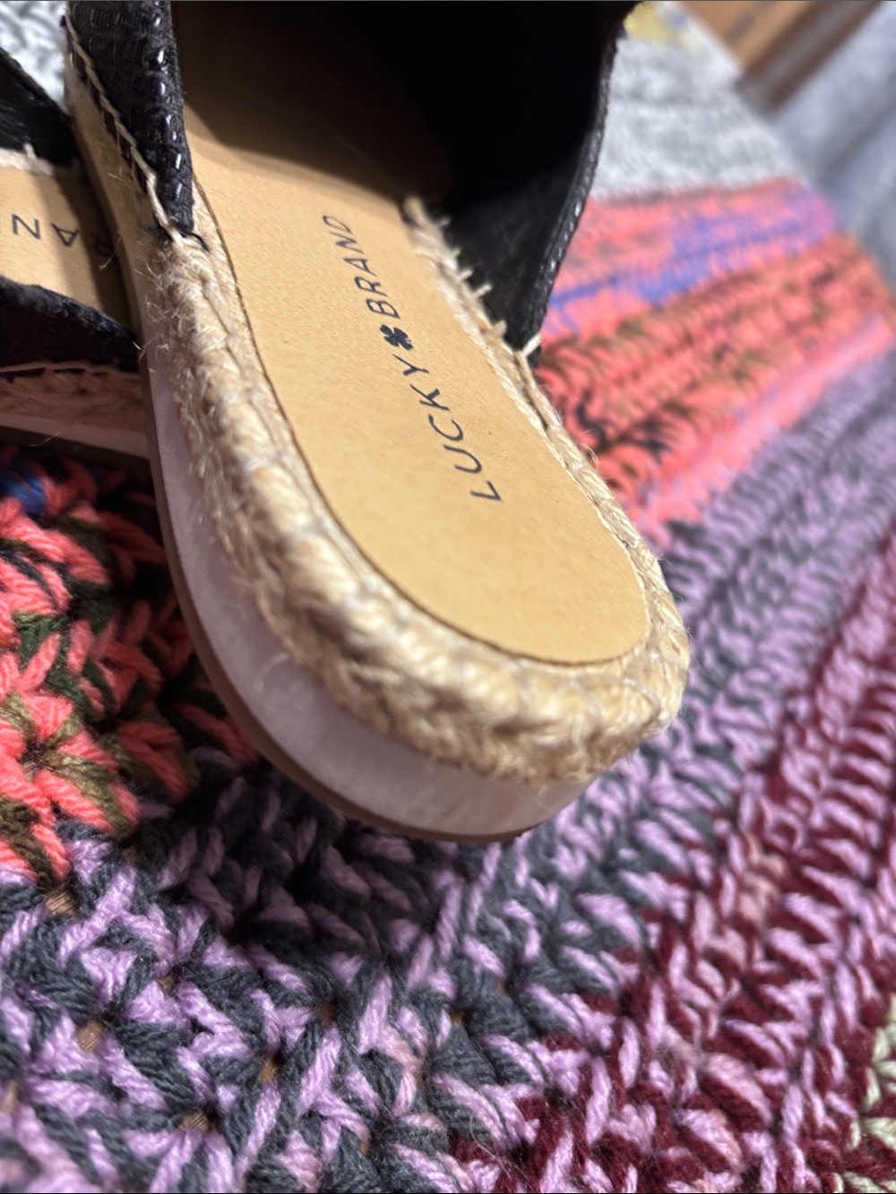 BEAUTIFUL Lucky Brand Black Woven Slip-On Mules Sz 6 - Picture 5 of 9